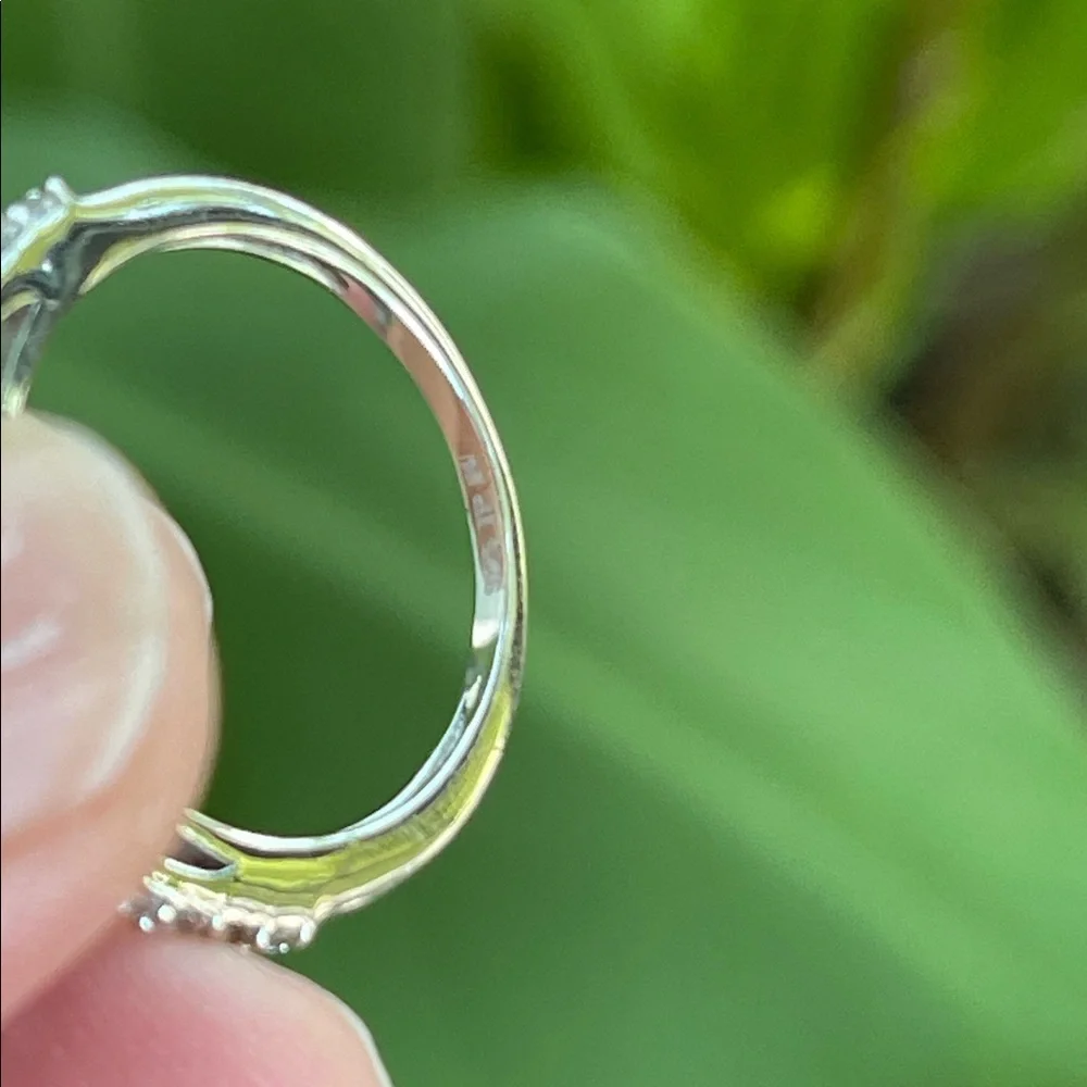 NWT Genuine Natural Emerald and White Topaz Gemstone Rosetta Ring Size 7